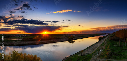 Fototapeta Naklejka Na Ścianę i Meble -  Silent sunset