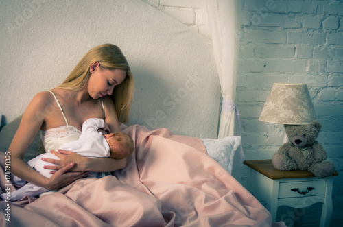 Obraz na płótnie Breastfeeding baby. Mother nursing her child. Newborn eat breast milk. w salonie