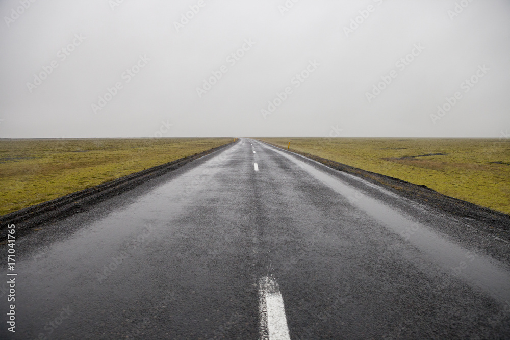 Fototapeta premium Route pluvieuse en Islande