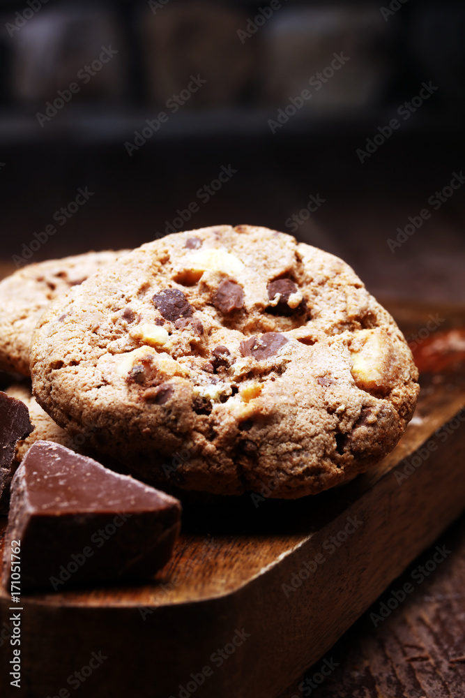 Fototapeta premium Chocolate chip cookies on table freshly baked