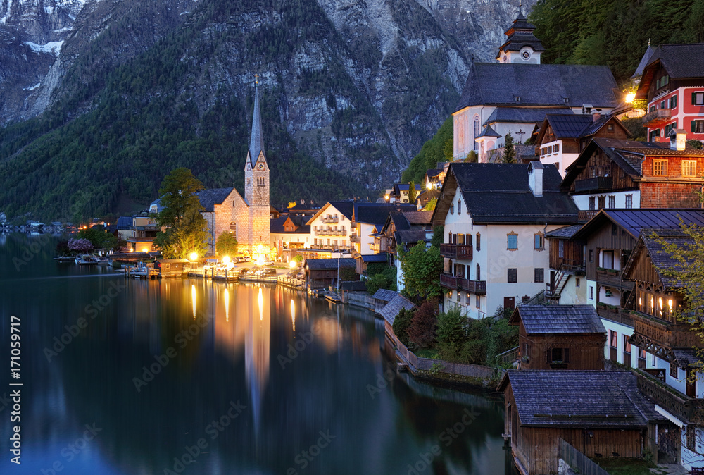 Fototapeta premium Austria Alps landscape, Hallstatt at night