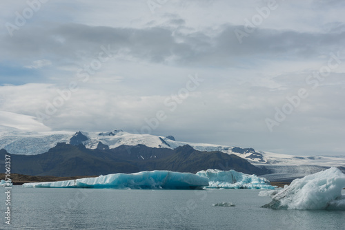 Fototapeta Naklejka Na Ścianę i Meble -  Icebergs in Jokulsarlon - Glacial Lagoon