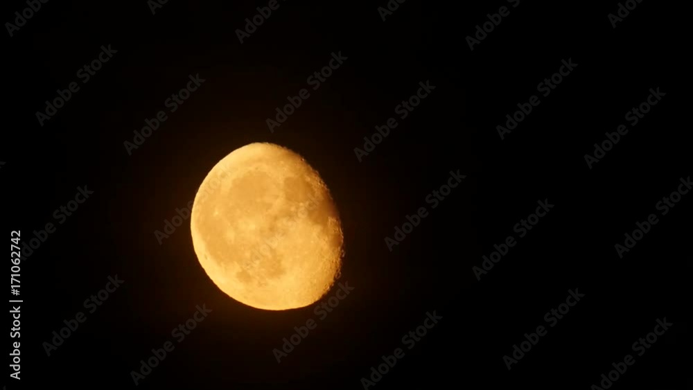 Moon rise in the dark sky, real-time. Moon rise in the dark sky, real-time.