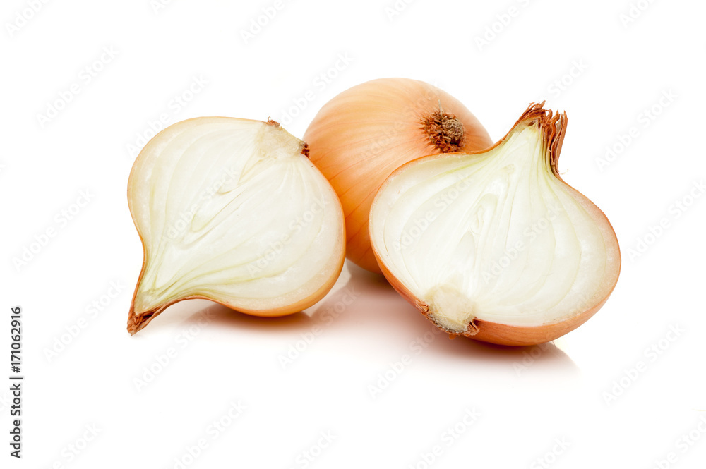 Obraz premium sliced onion isolated on white background