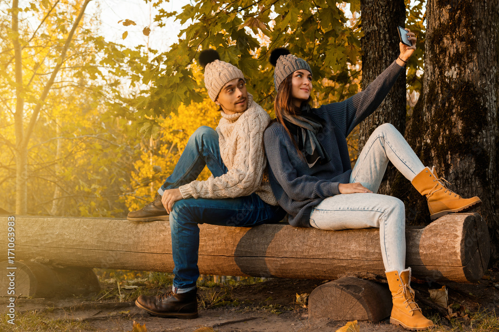 Fototapeta premium Young and happy couple in the autumn park