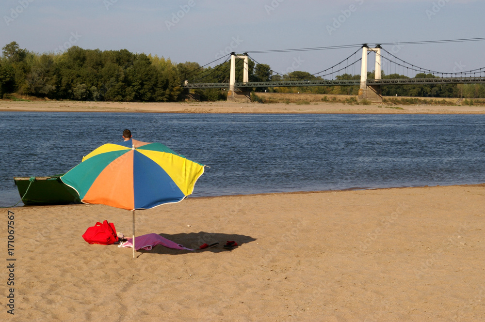 Bain de soleil sur les plages de la Loire
