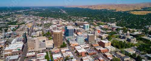 Aerial view of teh vity of Boise in teh summer time