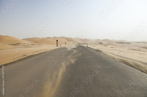 Route dans le désert de Liwa