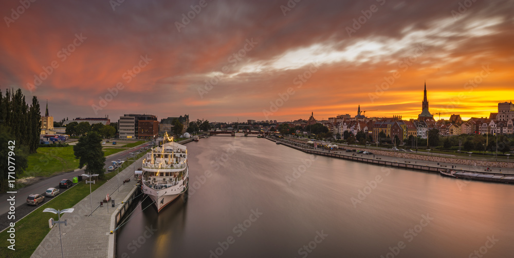 Naklejka premium Evening panorama of Szczecin after sunset