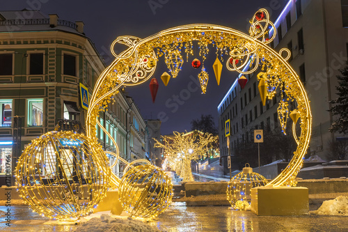 Obraz na płótnie Christmas in Moscow. Festive decoration of the pedestrian street in Moscow w salonie