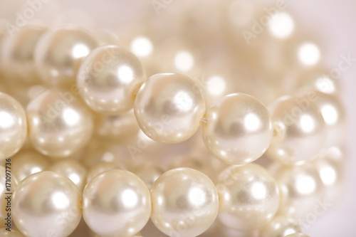 Pile of pearls on the white background Fototapet