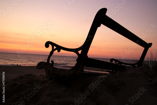 Sonnenuntergang am Strand von Contis Plage, Frankreich photo