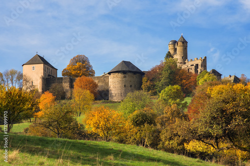 Foto Burg Greifenstein ist schön und bunt im Herbst