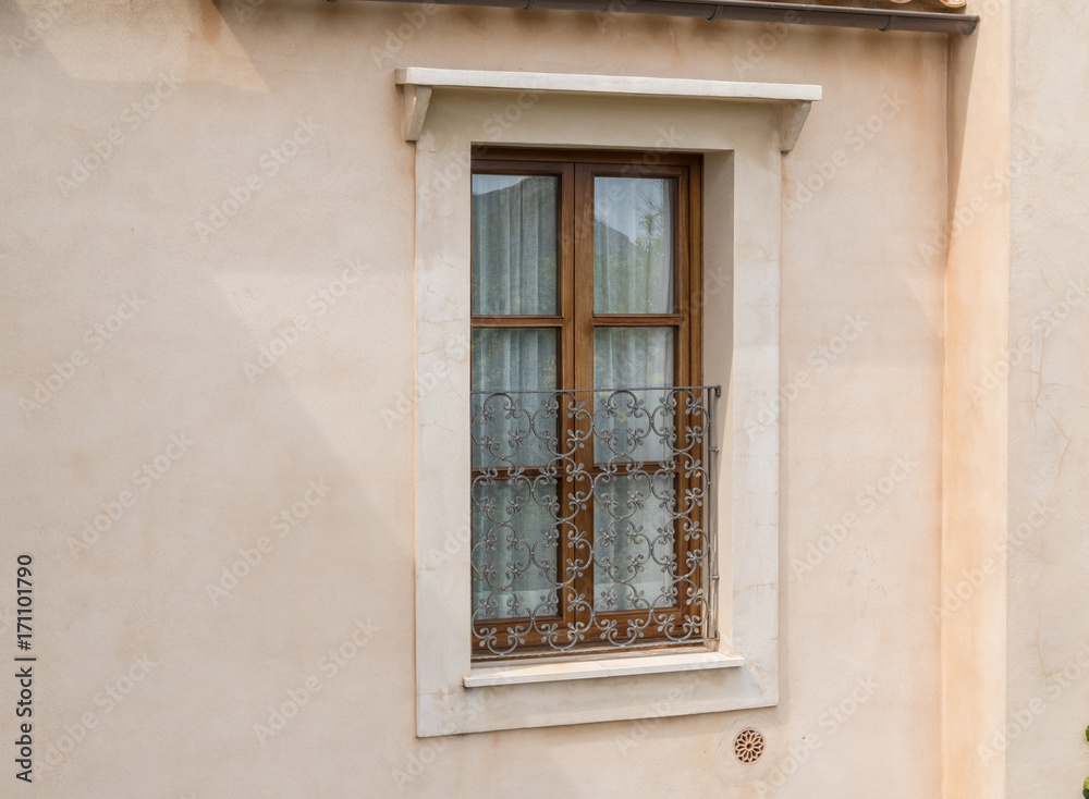 Fenster mit Gitter