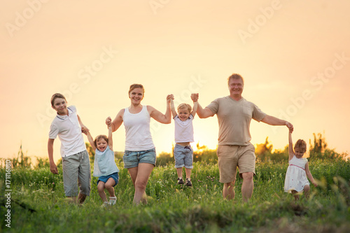 Large family with children © Evgenia Tiplyashina