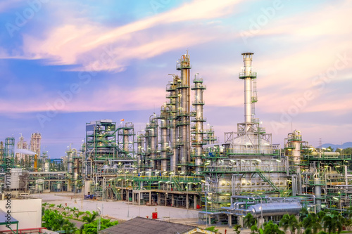 Cuadro en lienzo Oil refinary and petrochemical plant : cracker plant