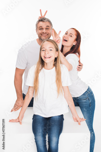 family with victory signs © LIGHTFIELD STUDIOS