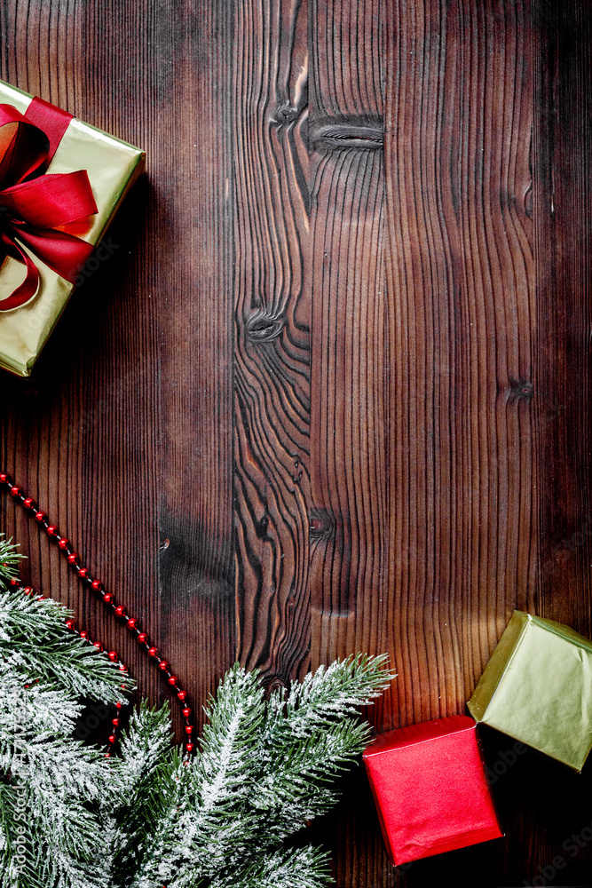 packaging christmas gifts in boxes on wooden background top view packaging christmas gifts in boxes on wooden background top view