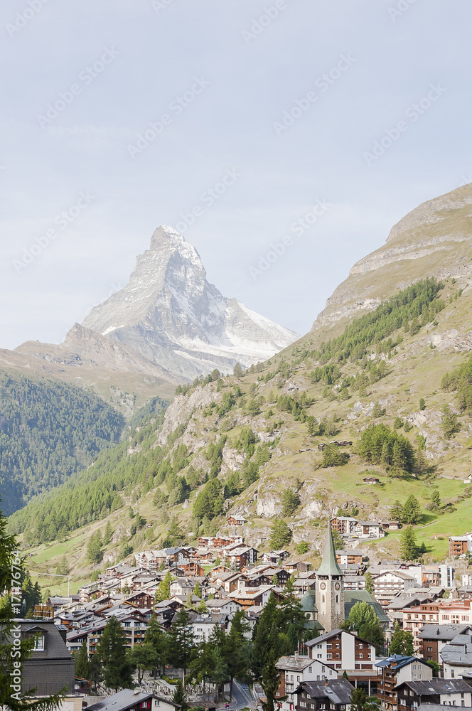 Zermatt, Dorf, Bergdorf, Dorfkirche, Kirche, Alpen, Wallis, Matterhorn, Walliser Berge, Wanderweg, Furi, Zmutt, Sommer, Schweiz