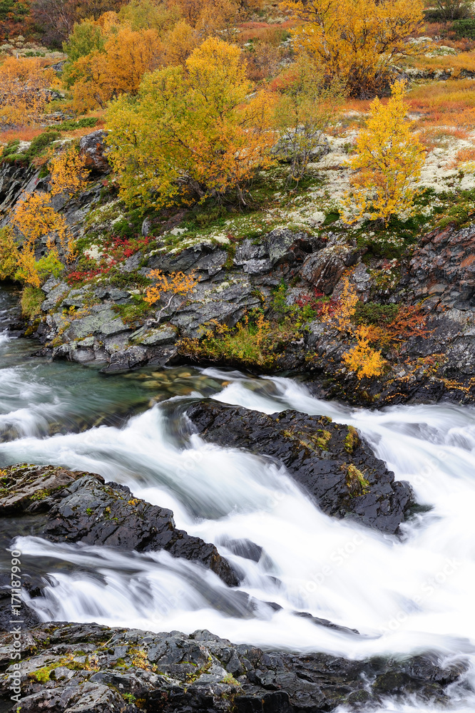 Der Wildfluss Driva im Herbst, Dovrefjell, Norwegen Der Wildfluss Driva im Herbst, Dovrefjell, Norwegen