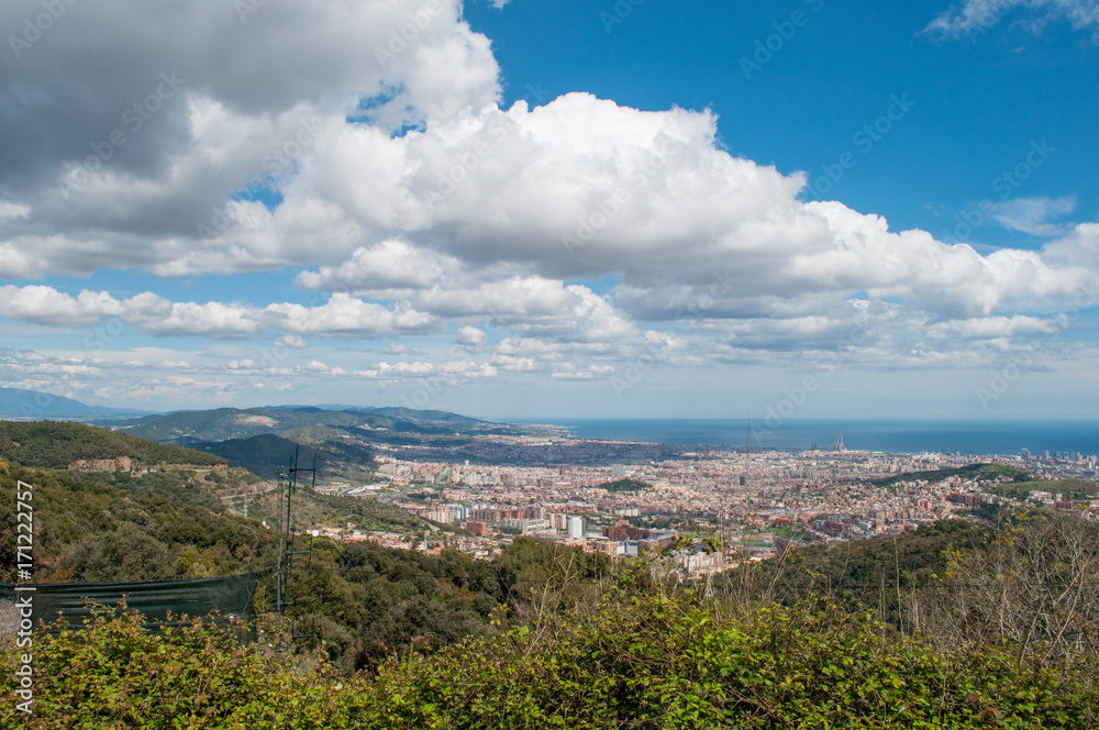 Obraz premium clouds on blue sky above Barcelona