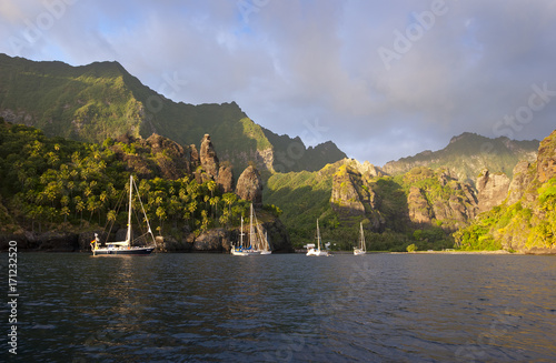 Jungfrauenbucht, Fatu Hiva, Marquesas, in der Abendsonne
