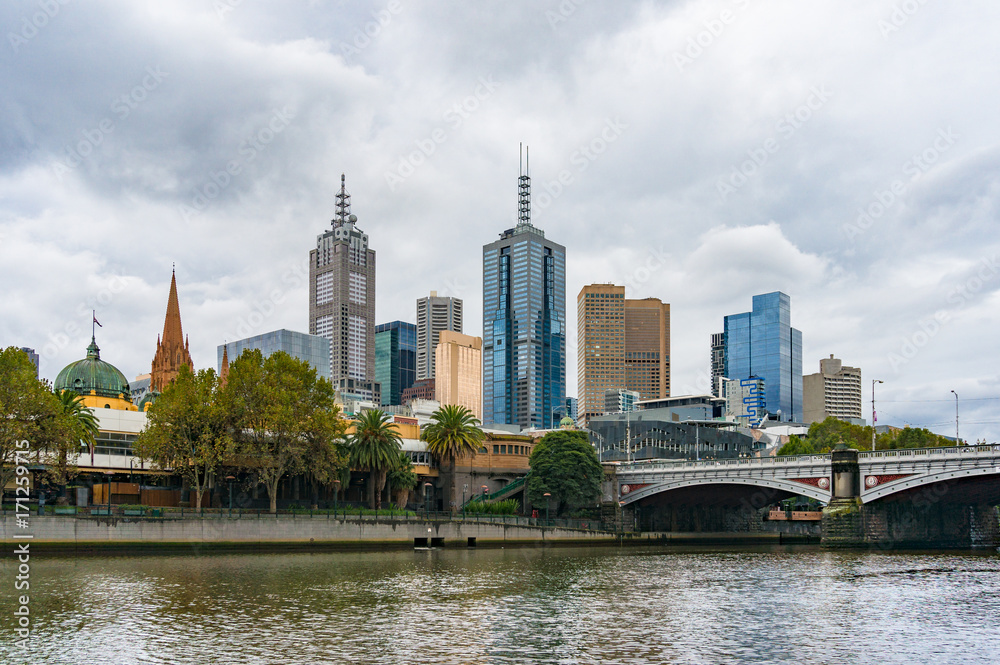 Obraz premium Melbourne CBD view with Princes Bridge