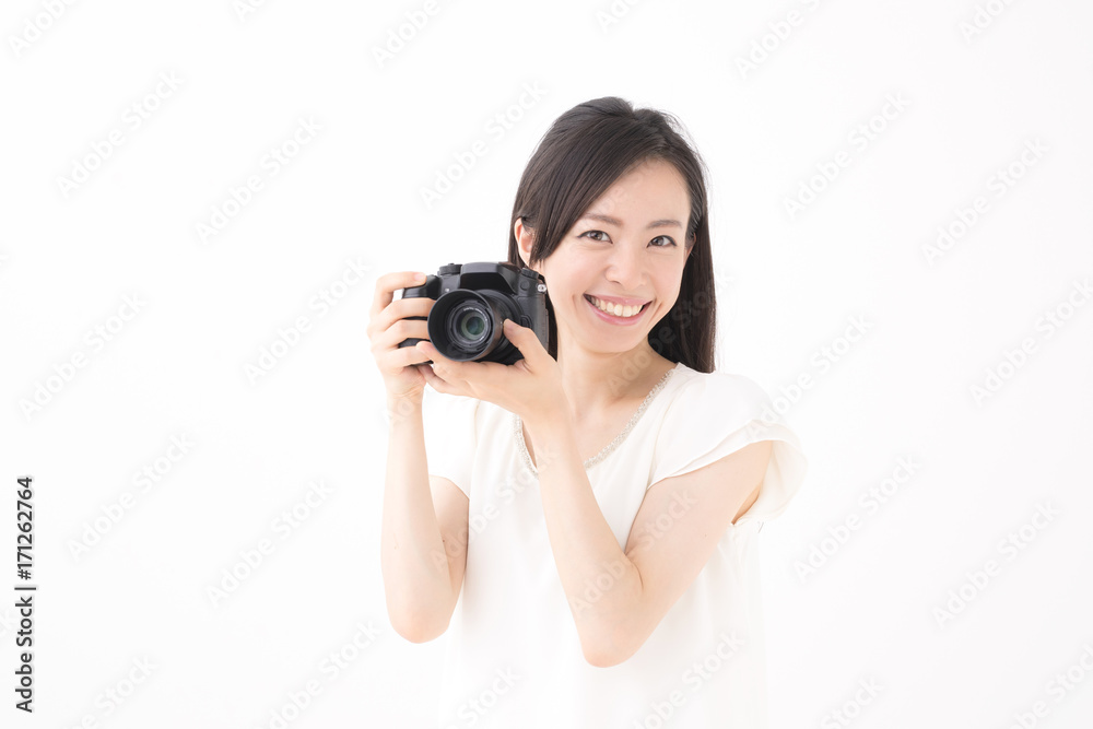 写真を撮る女性