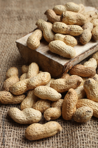 Tableau sur toile Peanut in the shell