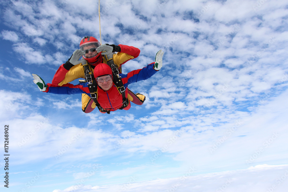 Tandem skydiving. Tandem jump.