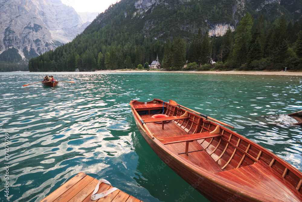 barche sul lago di Braies - Dolomiti