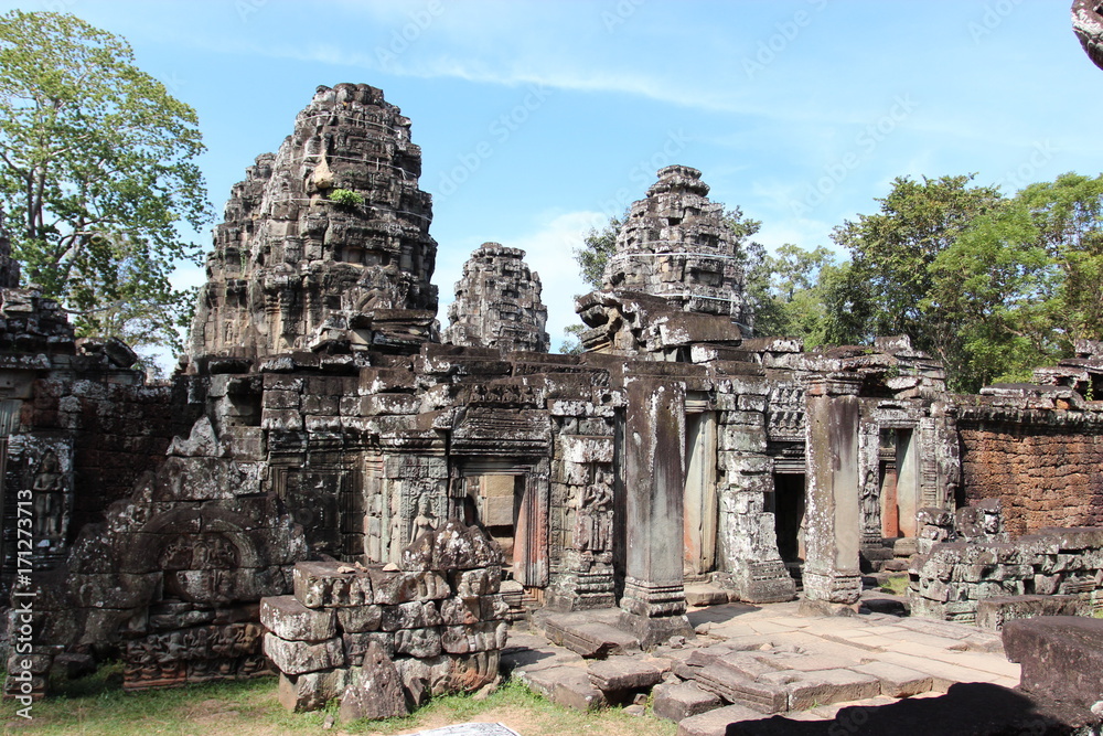 Naklejka premium The ruins of an old temple in Cambodia