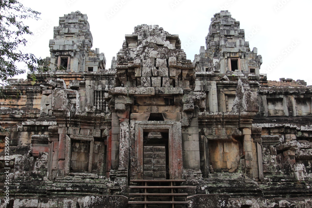 Naklejka premium The ruins of an old temple in Cambodia