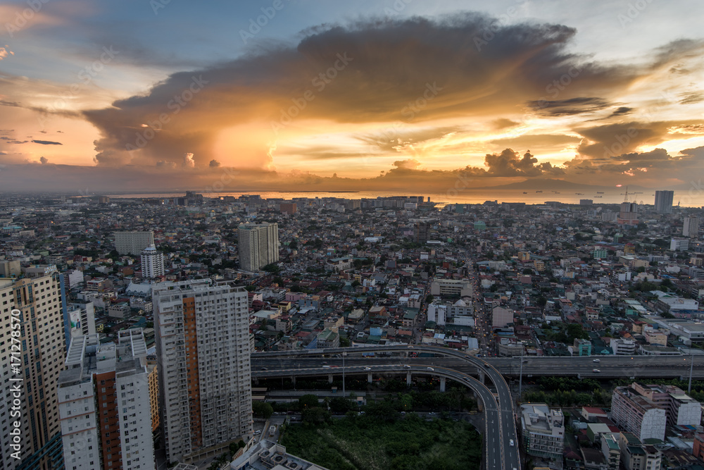 Fototapeta premium Metro Manila Skyline at Sunset , Philippines