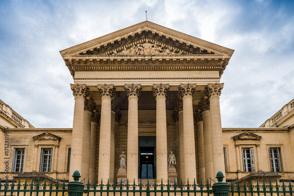 Fototapeta premium Palais de justice de Montpellier, Hérault en Occitanie, France