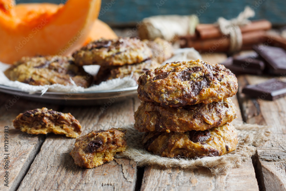 pumpkin cookies with chocolate
pumpkin cookies with chocolate
