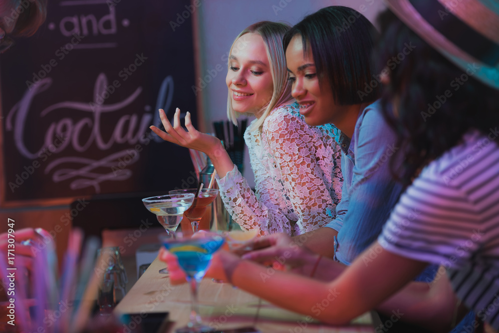 Fototapeta premium multicultural women having party