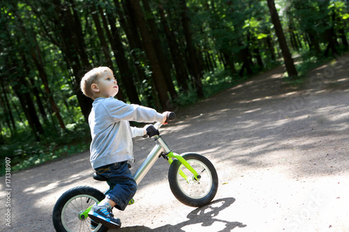 Fototapeta Naklejka Na Ścianę i Meble -  Kid on balance bike