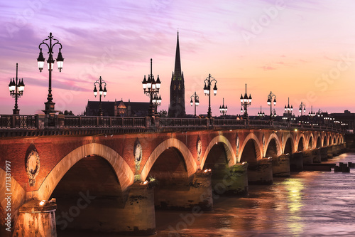 Billede på lærred Pont de Pierre bridge at twulight, Bordeaux, France