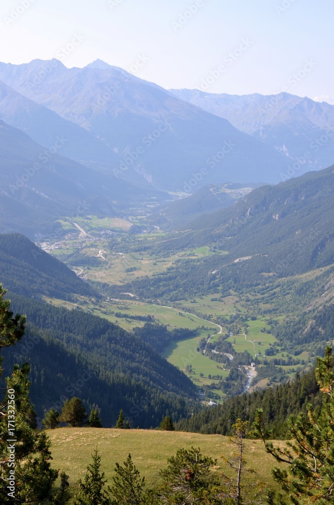 Vallée de Termignon, en Savoie, porte du parc national de la Vanoise dans les Alpes Françaises