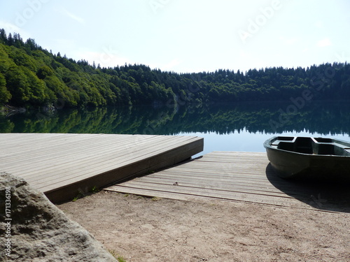 lac pavin en auvergne photo