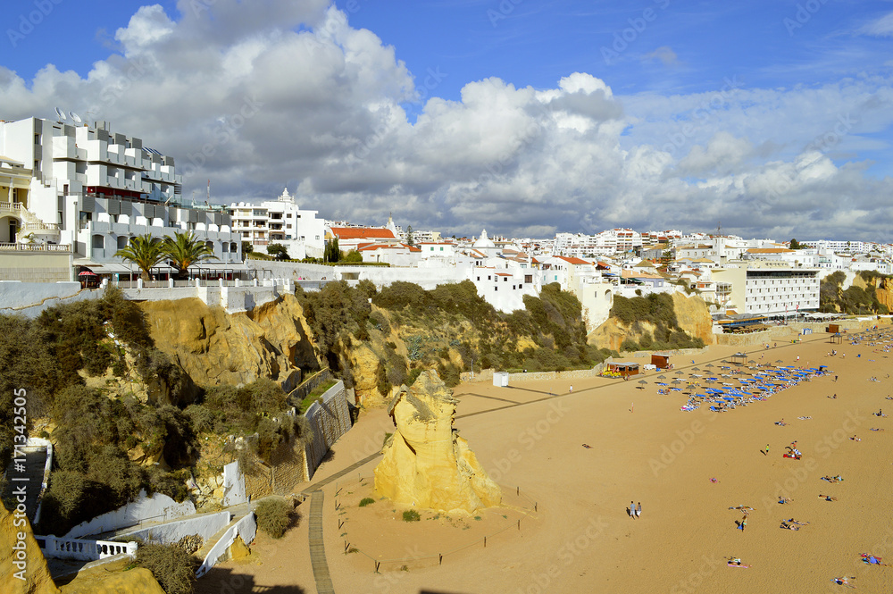 Obraz premium Albufeira Beach on the Algarve coast