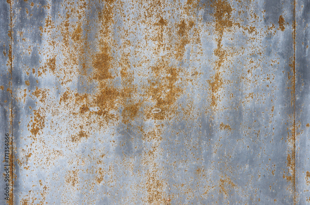 The wall of gray color is all rusted. The wall of gray color is all rusted.