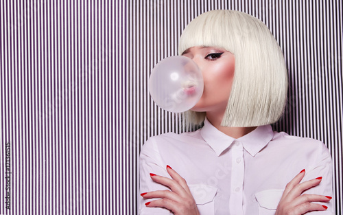 Konstfotografi Beautiful girl in white wig blew up in pink gum bubble