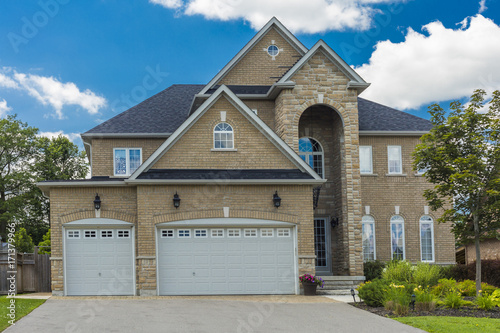 Photography Custom built luxury house in the suburbs of Toronto, Canada.