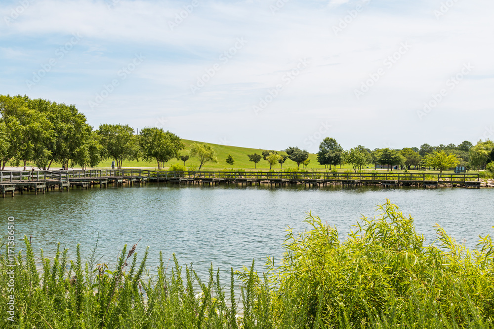 Naklejka premium Lake Trashmore, at Mount Trashmore Park, a city park and lake created on the site of a former landfill in Virginia Beach, Virginia.