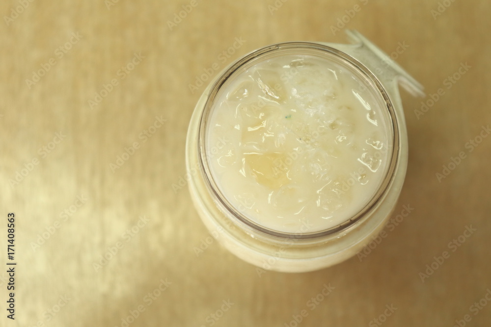 milk with iced that it is full milk with iced that it is full