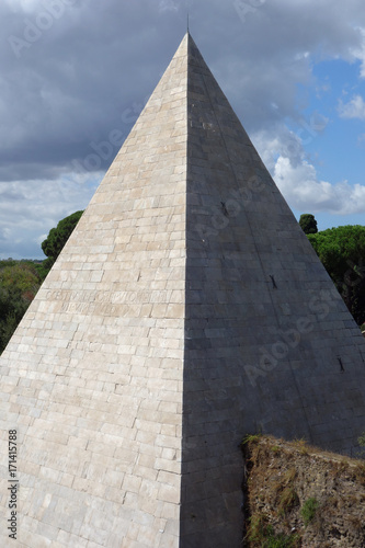 Piramide Cestia Rome