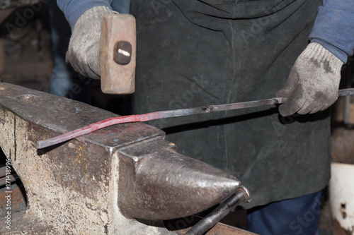 Making the horseshoe from heated red rod