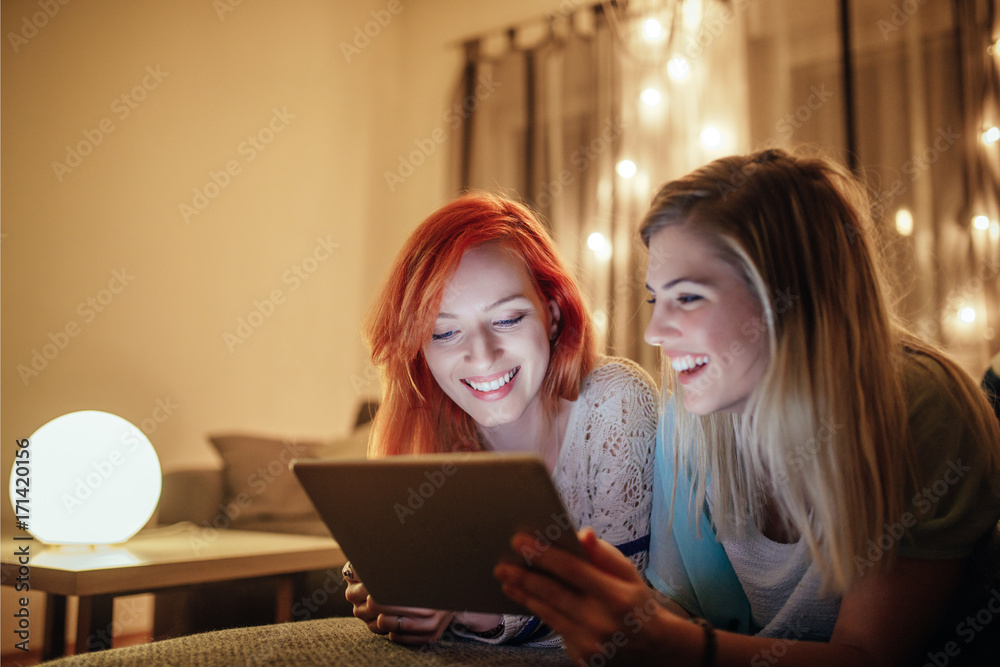 Fotografie Best friends share everything